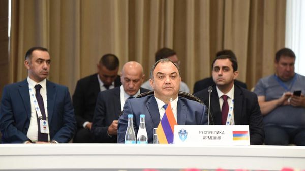 Начальник полиции Армении Ваге Казарян на заседании совета министров внутренних дел государств - участников СНГ (8 сентября 2022). Чолпон-Ата - Sputnik Армения