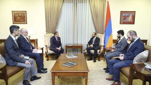 Արարատ Միրզոյանն ընդունել է Սթիվեն Նիքսին - Sputnik Արմենիա