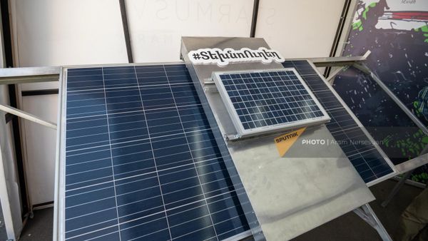 Робот по очистке солнечных панелей от пыли и снега компании Solvar Systems - Sputnik Армения