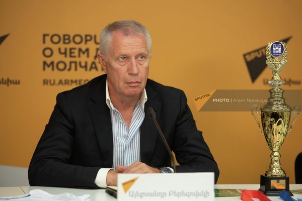 Александр Березовский на пресс-конференции Роман Березовский. Часовой у футбольных ворот страны (9 сентября 2022). Еревaн - Sputnik Армения