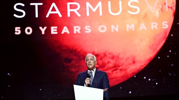 Президент Ваагн Хачатурян на церемонии закрытия фестиваля Starmus VI (9 сентября 2022). Еревaн - Sputnik Армения