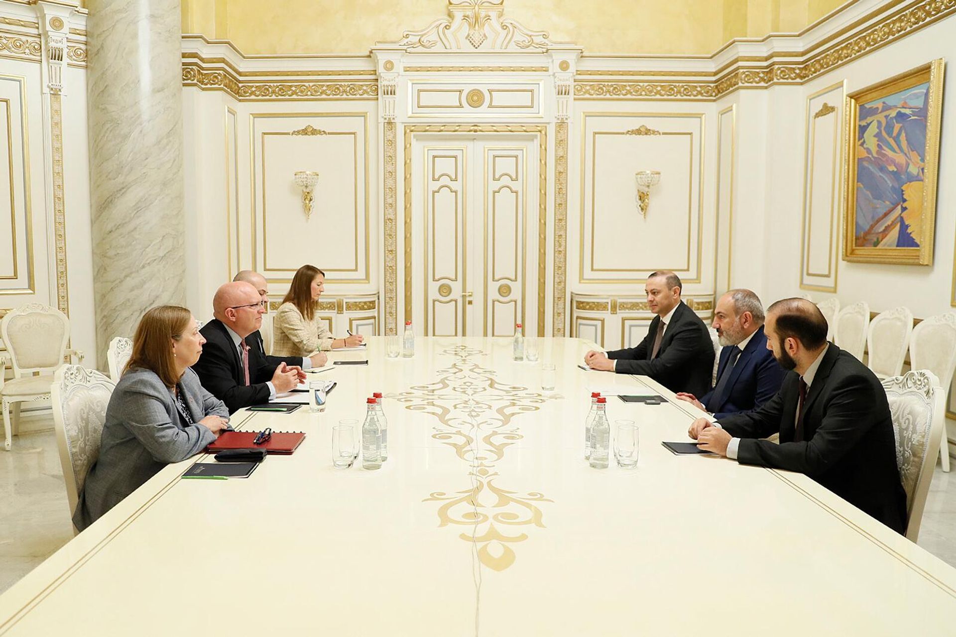 Премьер-министр Никол Пашинян принял новоназначенного сопредседателя Минской группы ОБСЕ от США, старшего советника по Кавказским переговорам Филиппа Рикера (10 сентября 2022). Еревaн - Sputnik Արմենիա, 1920, 10.09.2022