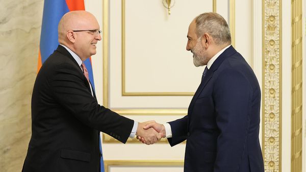 Премьер-министр Никол Пашинян принял новоназначенного сопредседателя Минской группы ОБСЕ от США, старшего советника по Кавказским переговорам Филиппа Рикера (10 сентября 2022). Еревaн - Sputnik Армения