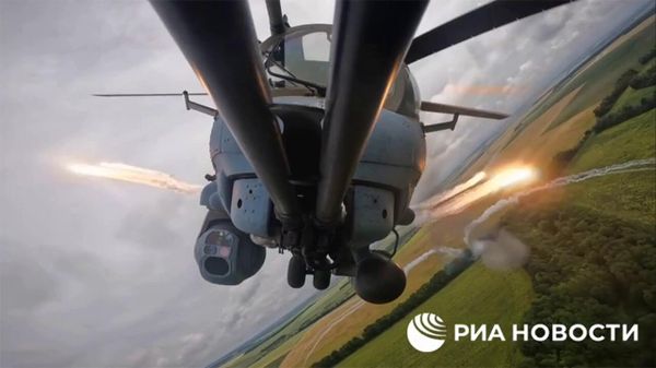 Экипаж ударного вертолета Ми-35 ВС РФ сорвал попытку украинских войск навести переправу - Sputnik Армения