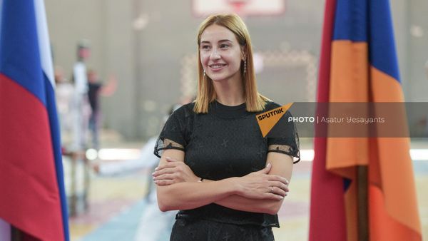 Яна Егорян на открытии турнира по фехтованию, организованного МКДЦ Дом Москвы (12 сентября 2022). Еревaн - Sputnik Армения