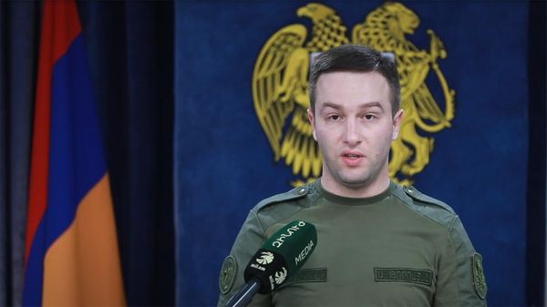 Пресс-секретарь Министерства обороны Арам Торосян проводит экстренный брифинг по ситуации на армяно-азербайджанской границе (13 сентября 2022). Еревaн - Sputnik Армения