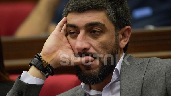 Вилен Габриелян на очередном заседании Национального собрания (13 сентября 2022). Еревaн - Sputnik Армения