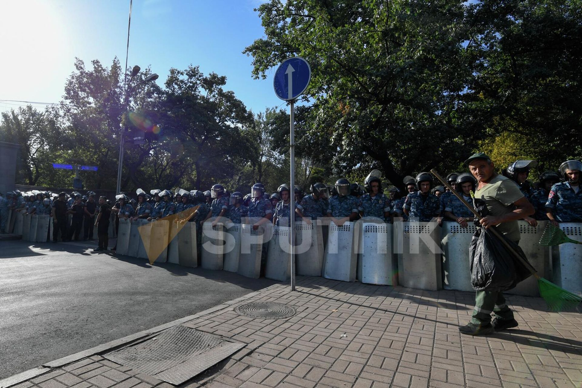 Акция протеста у здания Национального собрания (14 сентября 2022). Еревaн - Sputnik Армения, 1920, 14.09.2022