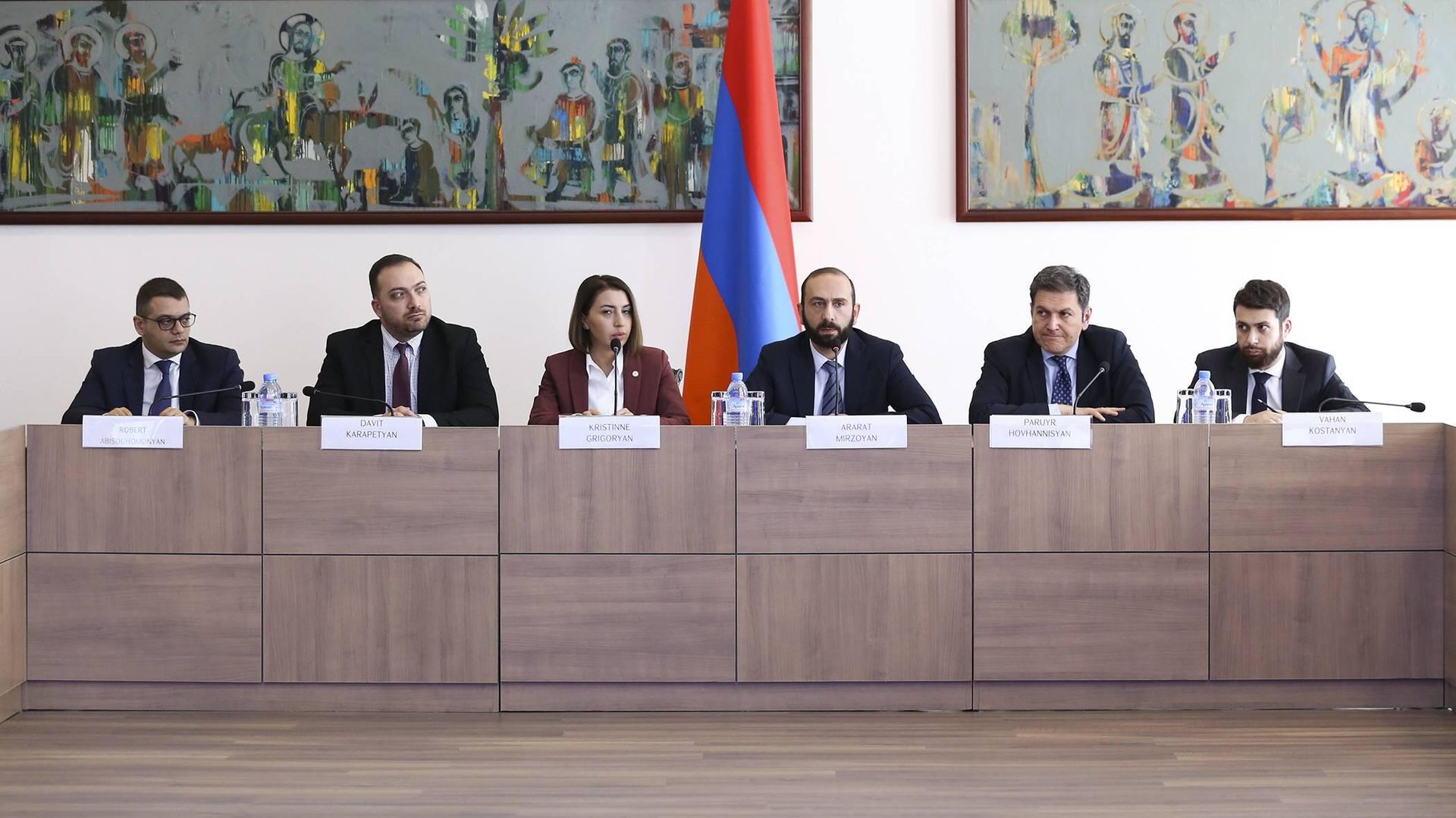 Հ ԱԳ նախարար Արարատ Միրզոյանը` Հայաստանում հավատարմագրված դիվանագիտական ներկայացուցչությունների ղեկավարների հետ հանդիպմանը Հ ԱԳ նախարար Արարատ Միրզոյանը` Հայաստանում հավատարմագրված դիվանագիտական ներկայացուցչությունների ղեկավարների հետ հանդիպմանը - Sputnik Արմենիա, 1920, 14.09.2022