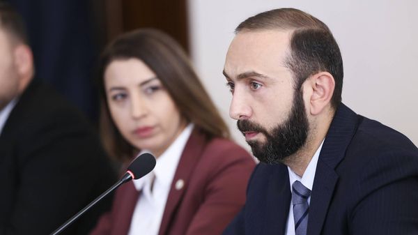 Министр иностранных дел Арарат Мирзоян на встрече с главами дипломатических миссий, аккредитованных в Армении (14 сентября 2022). Еревaн - Sputnik Армения