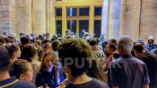 Բողոքի ակցիա կառավարության շենքի մոտ - Sputnik Արմենիա