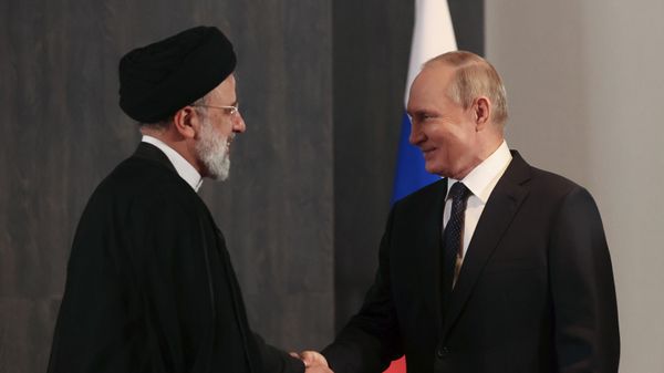 Президенты РФ и Ирана Владимир Путин и Эбрахим Раиси во время встречи на полях саммита Шанхайской организации сотрудничества (ШОС) (15 сентября 2022). Самарканд - Sputnik Армения