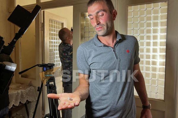 Разрушенные азербайджанскими обстрелами дома в сюникском селе Веришен - Sputnik Армения