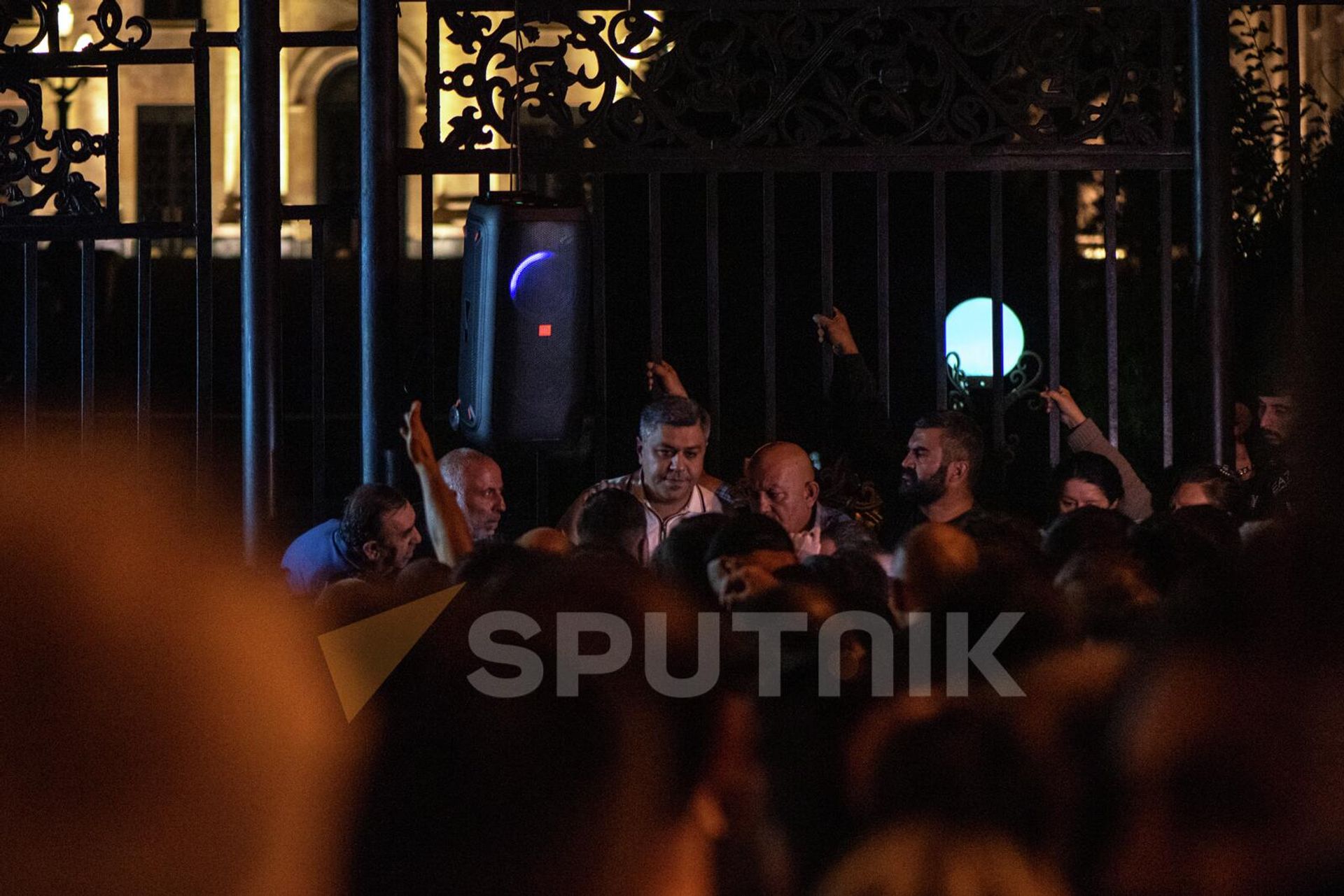 Артур Ванецян на митинге перед зданием парламента на проспекте Баграмяна (14 сентября 2022). Еревaн - Sputnik Արմենիա, 1920, 14.09.2022