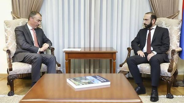 Министр иностранных дел Армении Арарат Мирзоян принял специального представителя ЕС по Южному Кавказу и кризису в Грузии Тойво Клаара (15 сентября 2022). Еревaн - Sputnik Армения