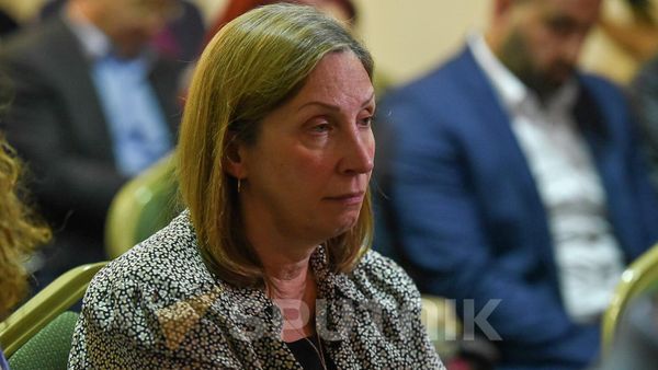 Посол США в Армении Линн Трейси во время визита регионов, пострадавших от агрессии Азербайджана (16 сентября 2022). Джермук - Sputnik Армения
