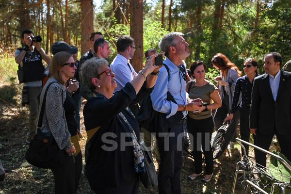 Главы аккредитованных в Армении дипмиссий посетили Джермук с целью изучения ситуации на линии боевых действий - Sputnik Армения