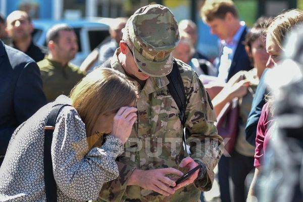 Начальник Генштаба ВС Эдуард Асрян также продемонстрировал дипломатам видео со зверствами азербайджанских военных - Sputnik Армения