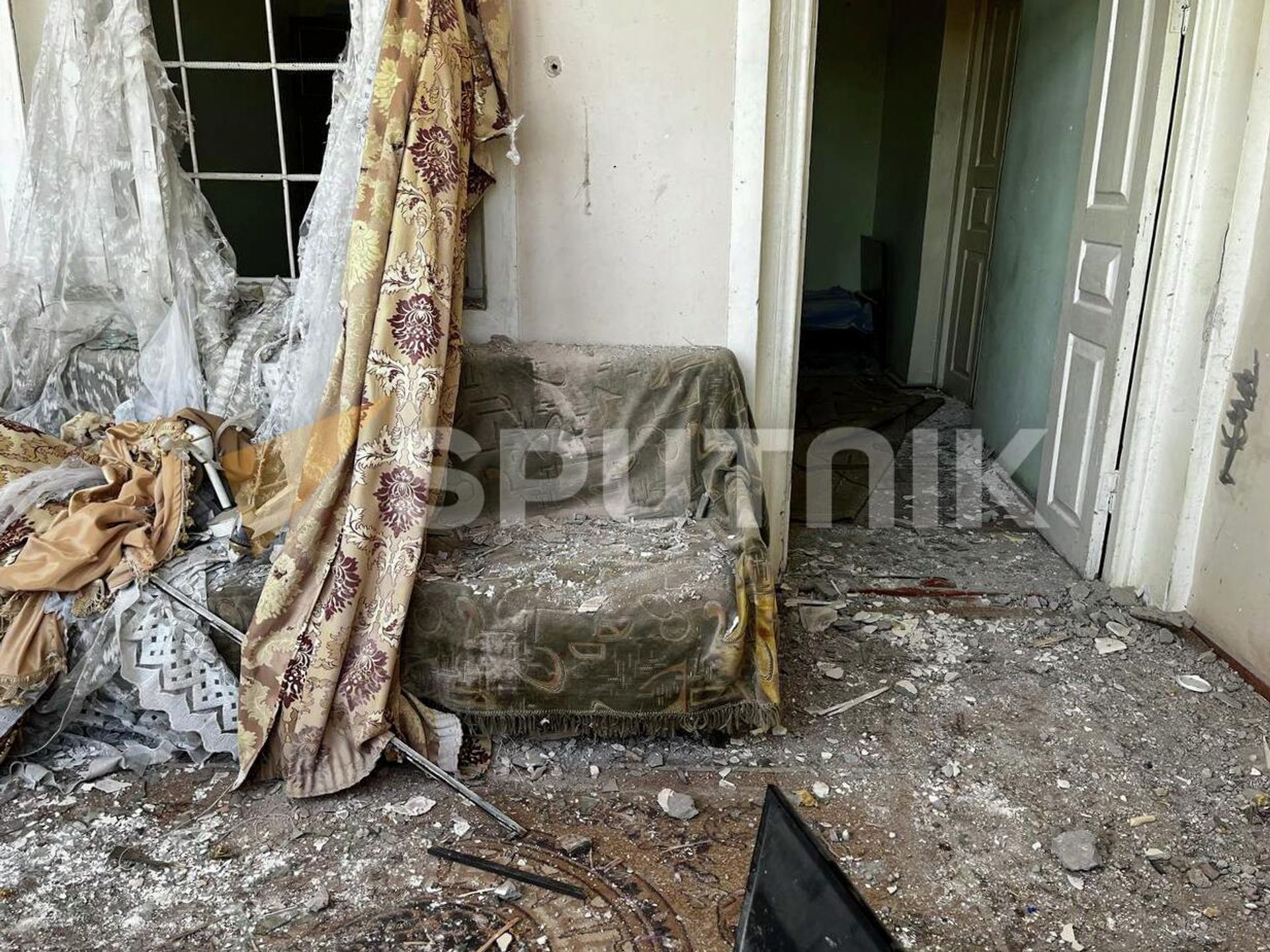 Разрушенный в результате артобстрела азербайджанскими ВС жилой дом села Сотк (16 сентября 2022). Сотк - Sputnik Армения, 1920, 16.09.2022