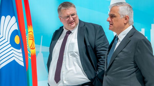  Մհեր Գրիգորյանն ու Ալեքսեյ Օվերչուկը - Sputnik Արմենիա