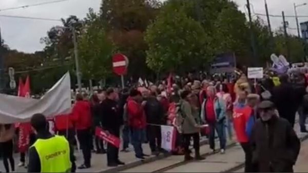 Кадры из Вены, где сегодня протестуют против роста цен на энергоносители и продовольствие - Sputnik Армения