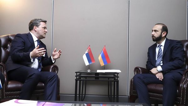 В рамках 77-й сессии Генеральной Ассамблеи ООН состоялась встреча министра иностранных дел Арарата Мирзояна с сербским коллегой Никола Селаковичем (20 сентября 2022). Нью-Йорк - Sputnik Армения