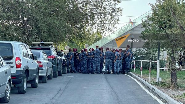 Красные береты на территории военного пантеона Ераблур (21 сентября 2022). Еревaн - Sputnik Армения