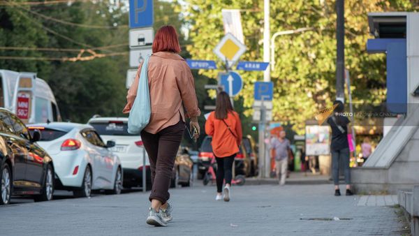 Люди на проспекте Маштоца - Sputnik Армения