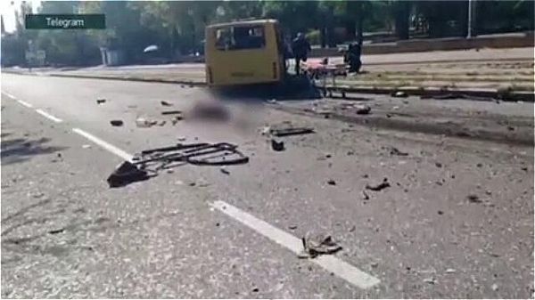 Последствия обстреляла центр Донецка. Видео 18+ - Sputnik Армения