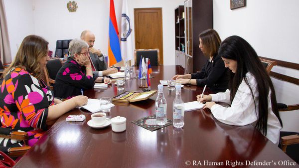  ՀՀ մարդու իրավունքների պաշտպան Քրիստինե Գրիգորյանի հանդիպումը Հայաստանում ԵՄ պատվիրակության ղեկավար, դեսպան Անդրեա Վիկտորինի հետ - Sputnik Արմենիա
