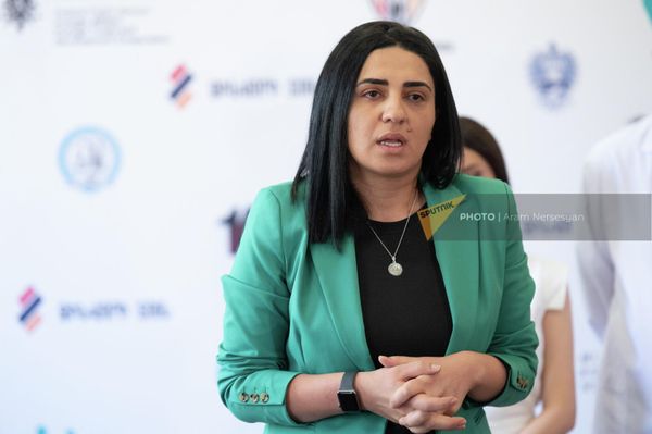 Директор организации One Armenia Анаит Назарян на открытии хирургического отделения в реабилитационном центре Дом солдата (23 сентября 2022). Еревaн Директор организации One Armenia Анаит Назарян на открытии хирургического отделения в реабилитационном центре Дом солдата (23 сентября 2022). Еревaн - Sputnik Армения