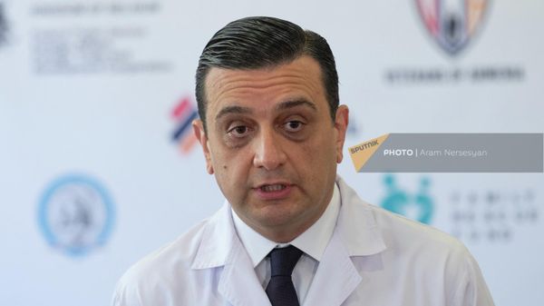 Ректор Ереванского государственного медицинского университета Армен Мурадян на открытии хирургического отделения в реабилитационном центре Дом солдата (23 сентября 2022). Еревaн - Sputnik Армения