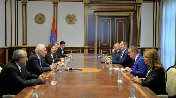 Վահագն Խաչատուրյանն ընդունել է Բելգիայի Թագավորության խորհրդարանի Բելգիա-Հայաստան բարեկամական խմբի ղեկավար Մարկ Դեմեսմեկերի գլխավորած պատվիրակությանը - Sputnik Արմենիա