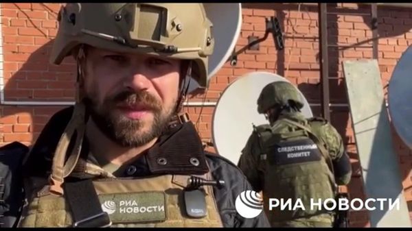 Следователи при осмотре места обстрела многоэтажного дома в центре Донецка нашли осколок от снаряда «натовского» калибра - Sputnik Армения