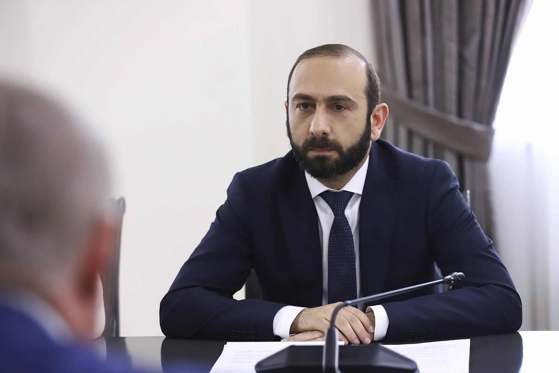 Министр иностранных дел Арарат Мирзоян принял делегацию, возглавляемую председателем Группы дружбы Франция-Армения Сената Франции Жильбером-Люком Девиназом (28 сентября 2022). Еревaн - Sputnik Արմենիա, 1920, 28.09.2022
