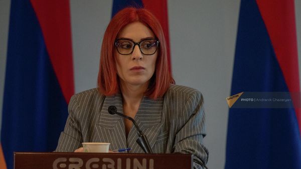 Агнесса Хамоян на пресс-конференции Роберта Кочаряна в бизнес-центре Эребуни плаза (28 сентября 2022). Еревaн - Sputnik Армения