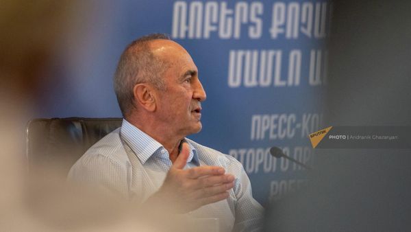 Пресс-конференция Роберта Кочаряна в бизнес-центре Эребуни плаза (28 сентября 2022). Еревaн - Sputnik Армения