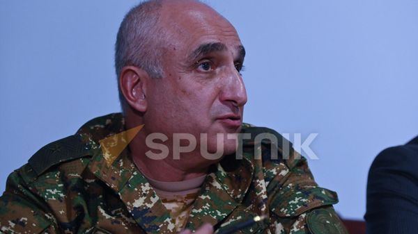 Аракел Мартикян на пресс-конференции с главами диппредставительств, посетивших пострадавшие от азербайджанских обстрелов населенные пункты (29 сентября 2022). Гегаркуник - Sputnik Армения