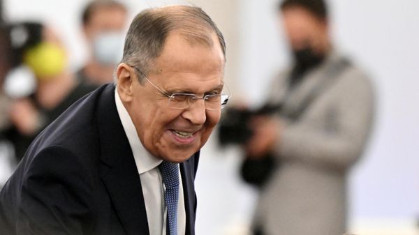 Министр иностранных дел РФ Сергей Лавров перед церемонией подписания договоров о вхождении в Российскую Федерацию  Донецкой и Луганской народных республик, Запорожской и Херсонской областей  (30 сентября 2022). Москва - Sputnik Армения