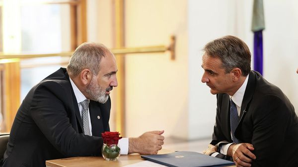 Встреча премьер-министров Армении и Греции Никола Пашиняна и Кириакоса Мицотакиса в рамках саммита Европейского политического сообщества (6 октября 2022). Прага - Sputnik Армения