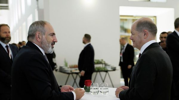 Встреча премьер-министра Никола Пашиняна с канцлером Германии Олафом Шольцем в рамках прошедшего в Праге саммита Европейского политического сообщества (6 октября 2022). Прага - Sputnik Армения