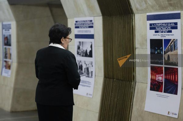 Выставка, посвященная 90-летию основания Союза композиторов Армении на станции метро Еритасардакан (7 октября 2022). Еревaн Выставка, посвященная 90-летию основания Союза композиторов Армении на станции метро Еритасардакан (7 октября 2022). Еревaн - Sputnik Армения