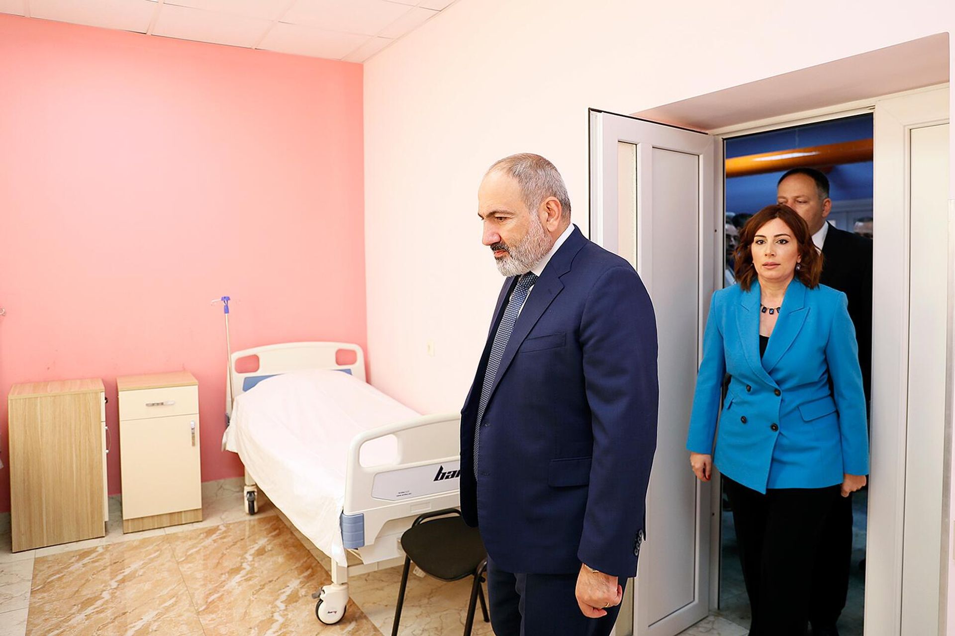 Премьер-министр Никол Пашинян посетил Национальный центр онкологии им. Фанарджяна (8 октября 2022). Еревaн - Sputnik Արմենիա, 1920, 08.10.2022
