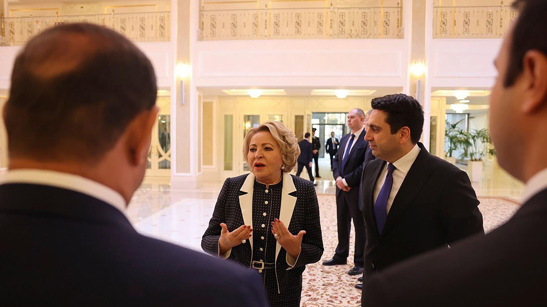 Ալեն Սիմոնյանն ու Վալենտինա Մատվիենկոն - Sputnik Արմենիա, 1920, 25.04.2024