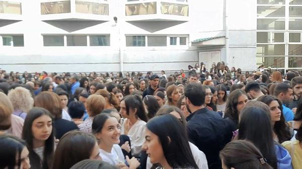 ԲՊՀ-ն փակելու լուրերի ֆոնին ուսանողները բողոքի ակցիա են իրականացնում - Sputnik Армения