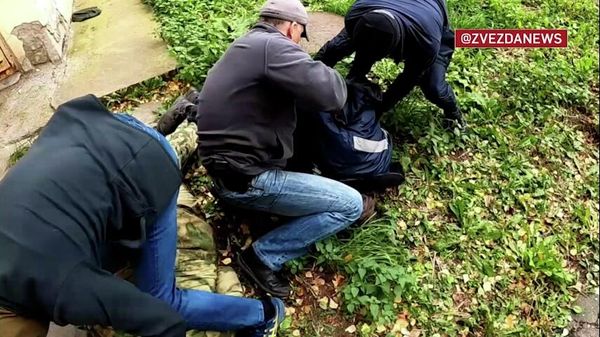 Кадры задержания мужчины, планировавшего совершить теракт в административном здании Нижнего Тагила - Sputnik Армения