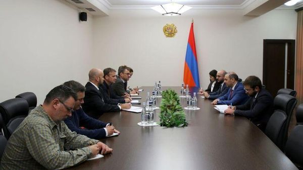 ՀՀ ԱԽ քարտուղարը հանդիպել է Եվրամիության առաքելության անդամների հետ - Sputnik Արմենիա