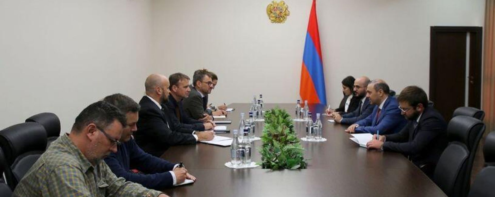 ՀՀ ԱԽ քարտուղարը հանդիպել է Եվրամիության առաքելության անդամների հետ - Sputnik Արմենիա, 1920, 14.10.2022