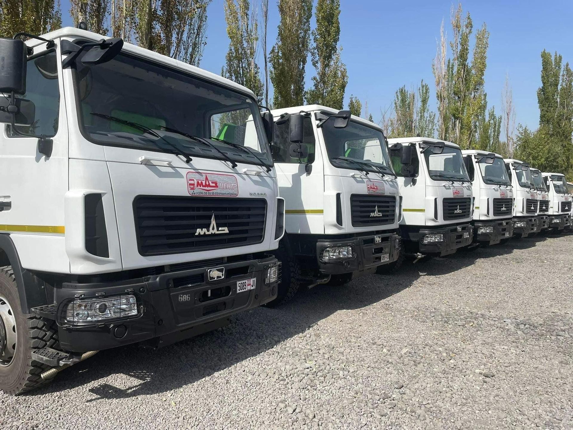 Новые грузовики и водометы на стоянке мэрии Еревана АО Озеленение и защита окружающей среды (14 октября 2022). Еревaн - Sputnik Армения, 1920, 14.10.2022