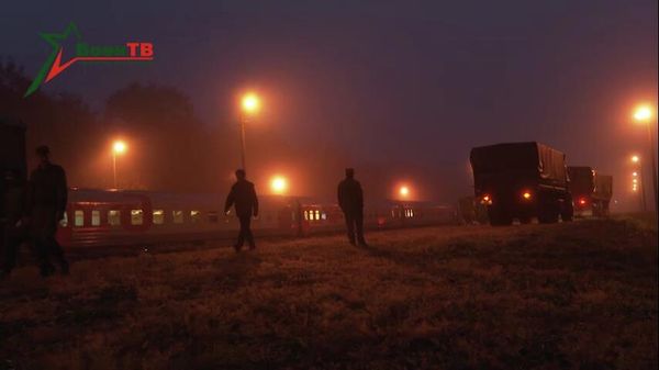 Первые эшелоны с российскими военными, входящими в состав региональной группировки войск, прибыли в Беларусь, сообщили в Минобороны республики - Sputnik Армения